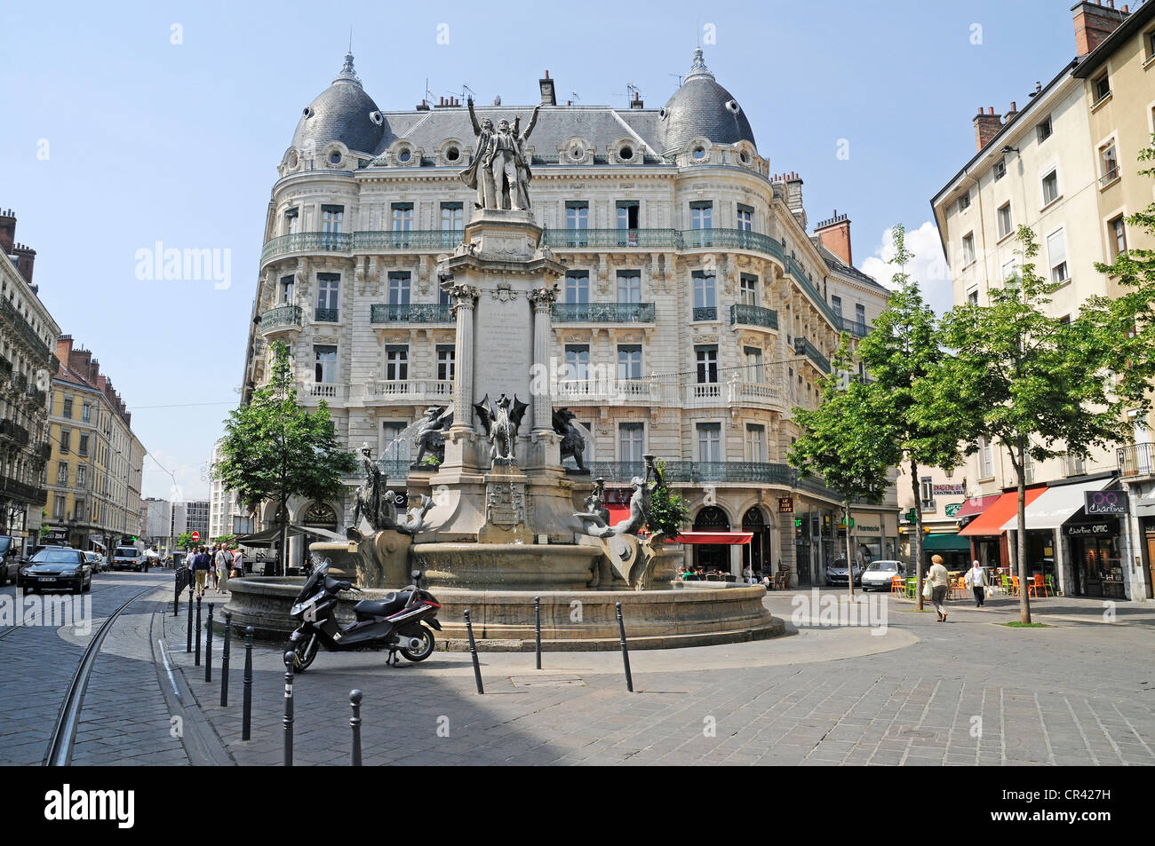 http://c8.alamy.com/comp/CR427H/place-notre-dame-square-grenoble-rhone-alpes-france-europe-CR427H.jpg