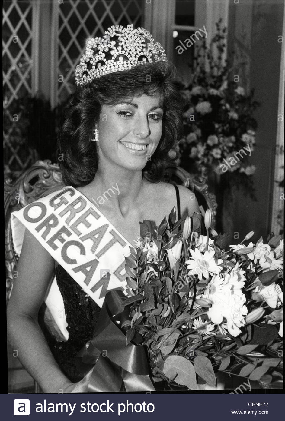 jill-saxby-miss-great-britain-with-tiara-and-CRNH72.jpg