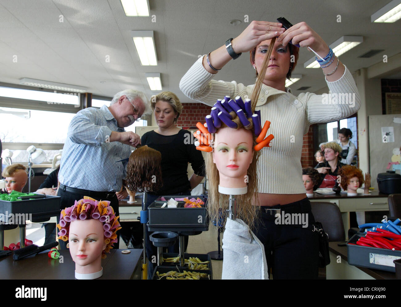 Trainee hairdresser Stockfoto, Lizenzfreies Bild 49142940 Alamy
