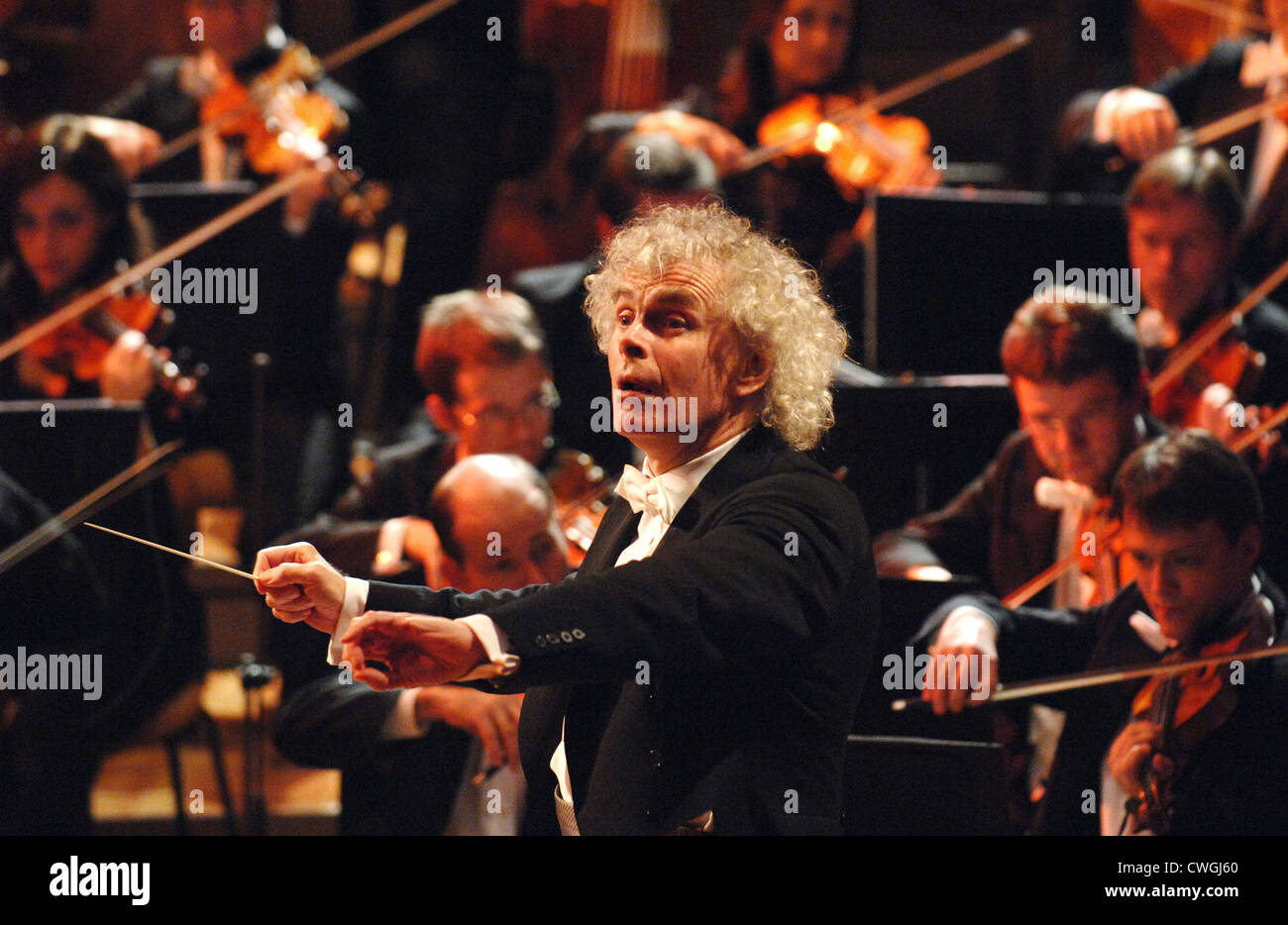 sir-simon-rattle-conducts-the-berlin-phi