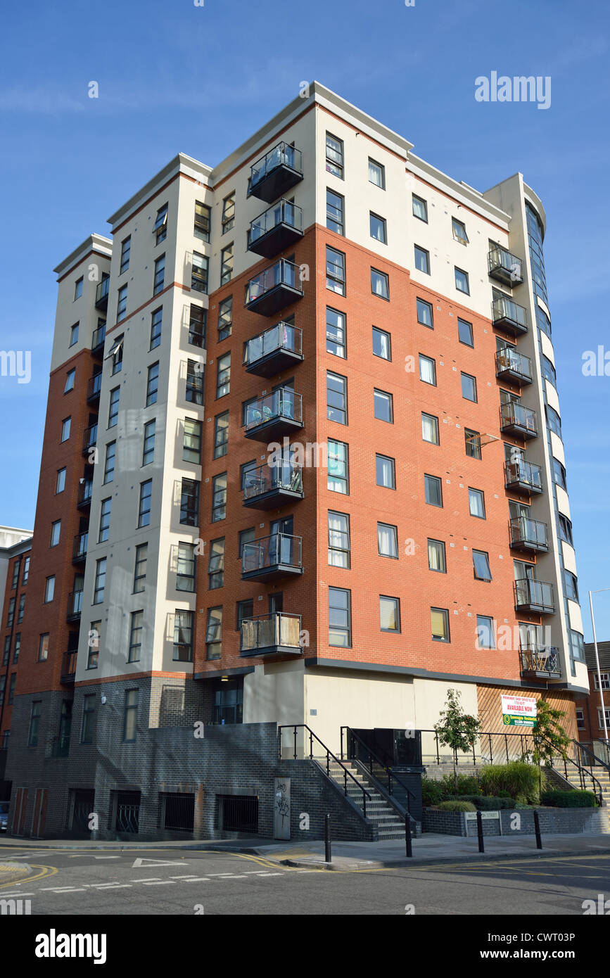 Apartment Building Queens apartment building, queens road, reading, berkshire, england Apartment Building Queens apartment building, queens road, reading, berkshire, england