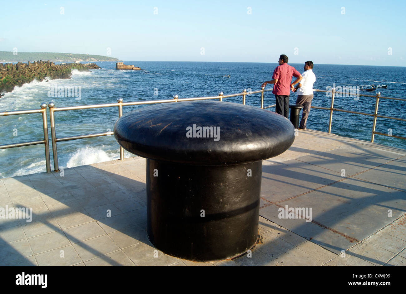 bollard pull Bollard pull - translation to spanish, pronunciation, and forum discussions. bollard pull Bollard pull - translation to spanish, pronunciation, and forum discussions.