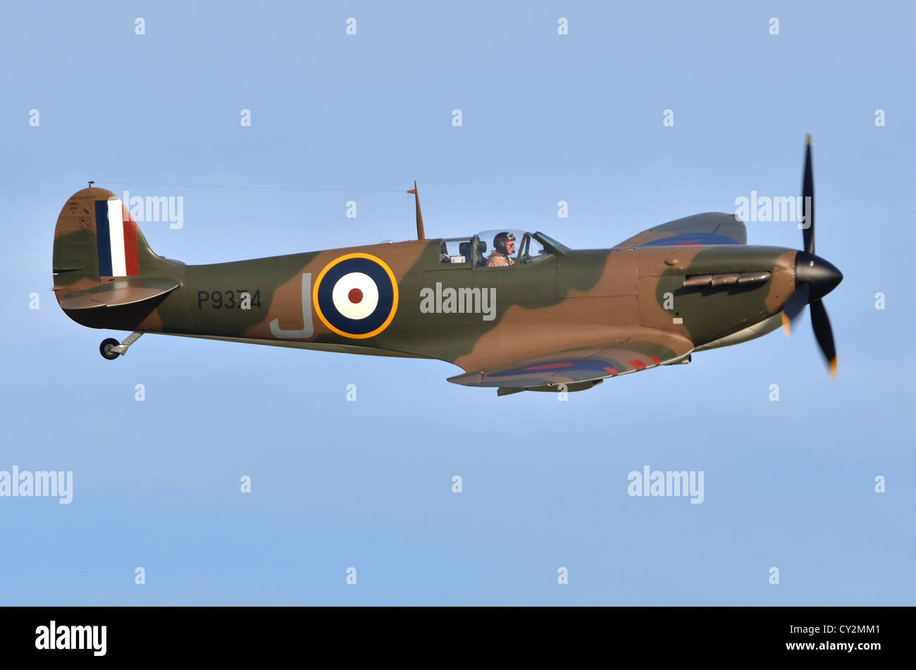 Spitfire Mk 1a In Raf Battle Of Britain 1940 Camouflage Displaying