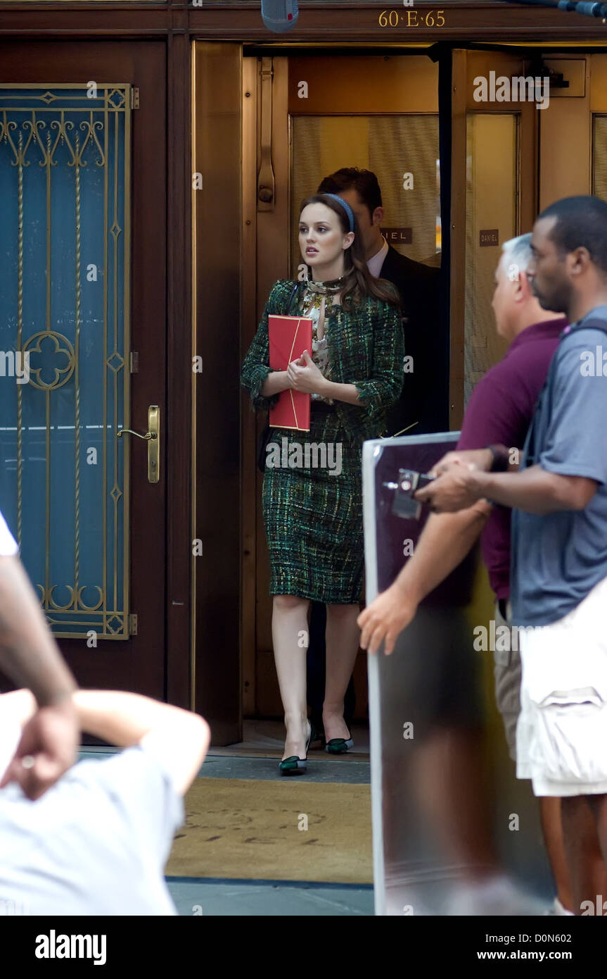 leighton meester and ed westwick on the set of 'gossip girl leighton meester and ed westwick on the set of 'gossip girl