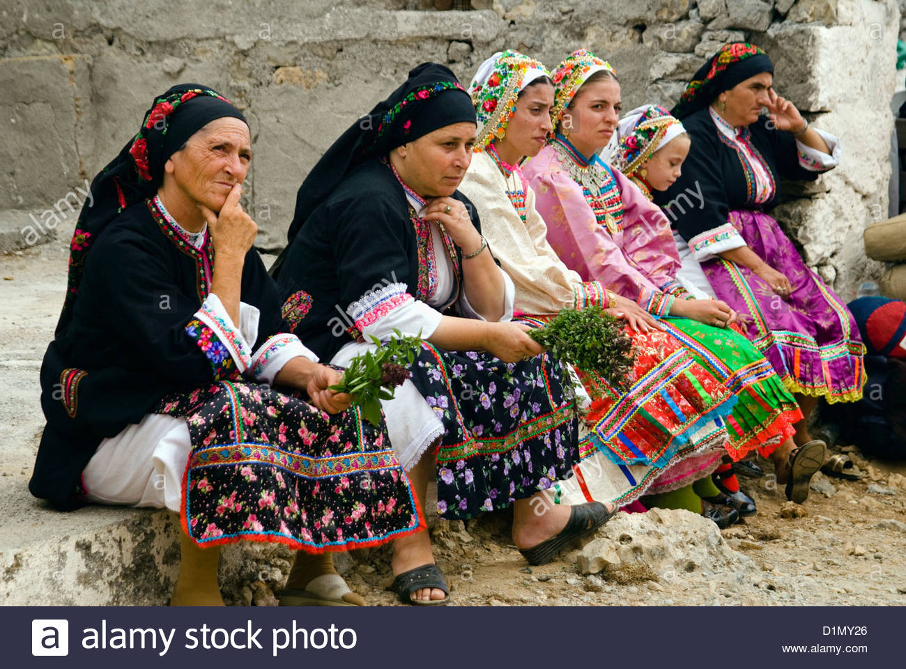 women-wearing-traditional-costumes-at-vroukounta-village-karpathos-D1MY26.jpg