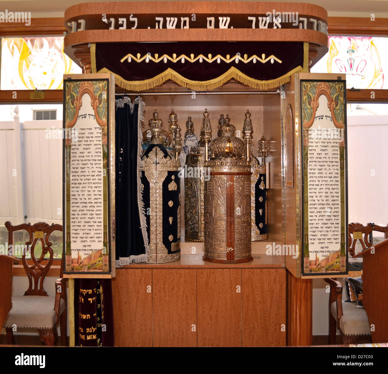 Top 93+ Images where the torah is kept in a synagogue Stunning