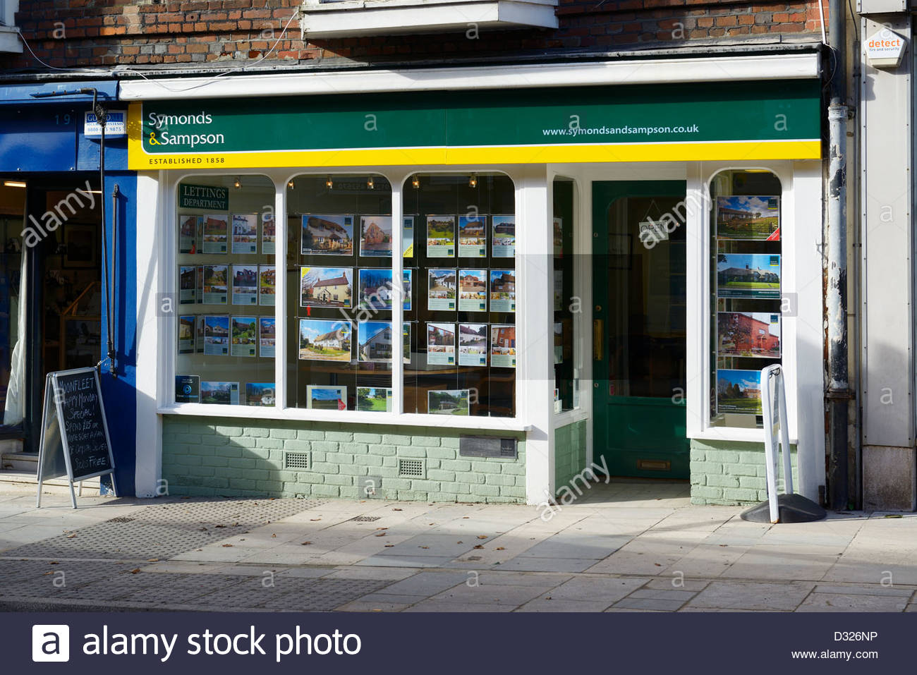 Symonds and Sampson estate agents, Salisbury Street, Blandford Forum Stock Photo, Royalty Free