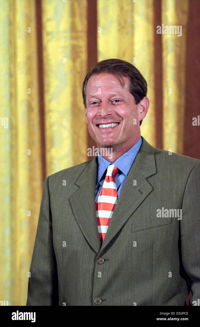 http://c8.alamy.com/comp/D32PCE/vice-president-al-gore-during-a-white-house-event-august-17-1999-in-D32PCE.jpg
