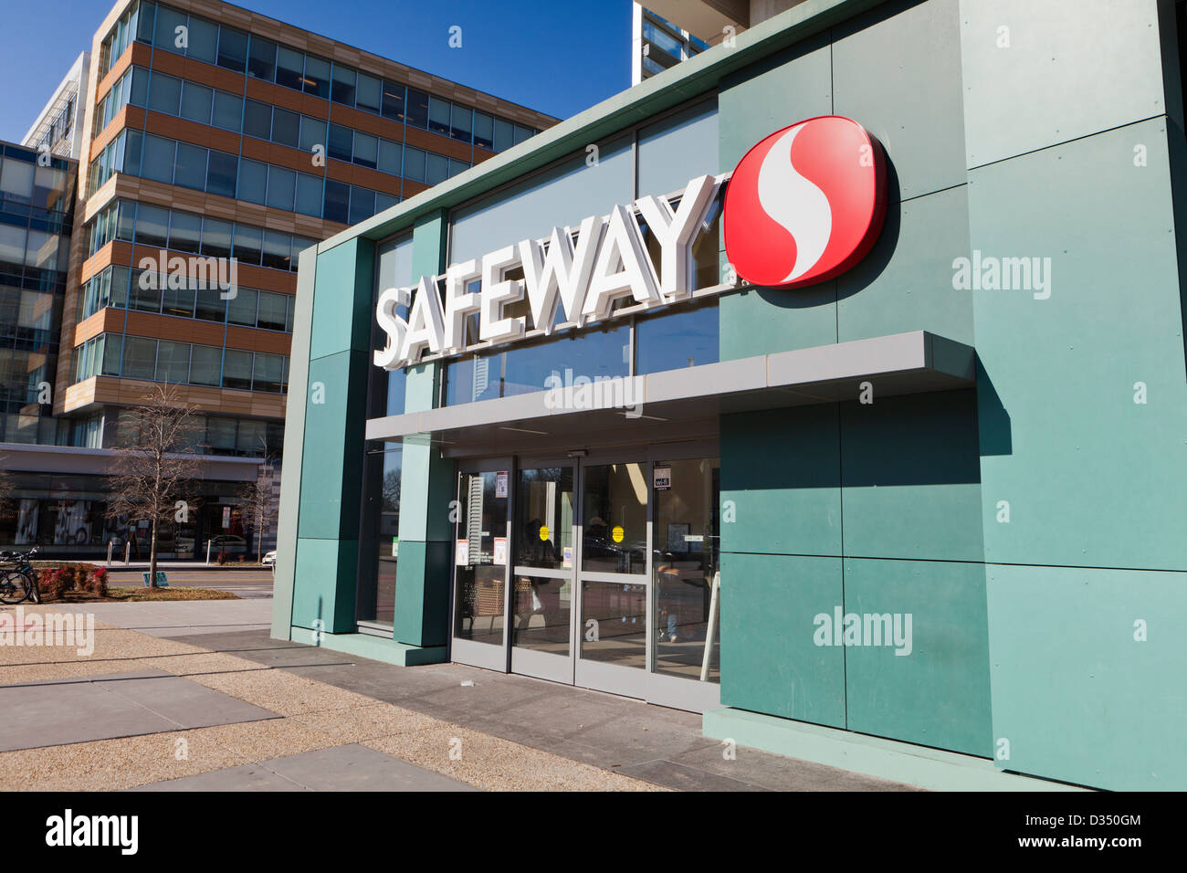 safeway supermarket storefront washington dc stock safeway supermarket storefront washington dc stock