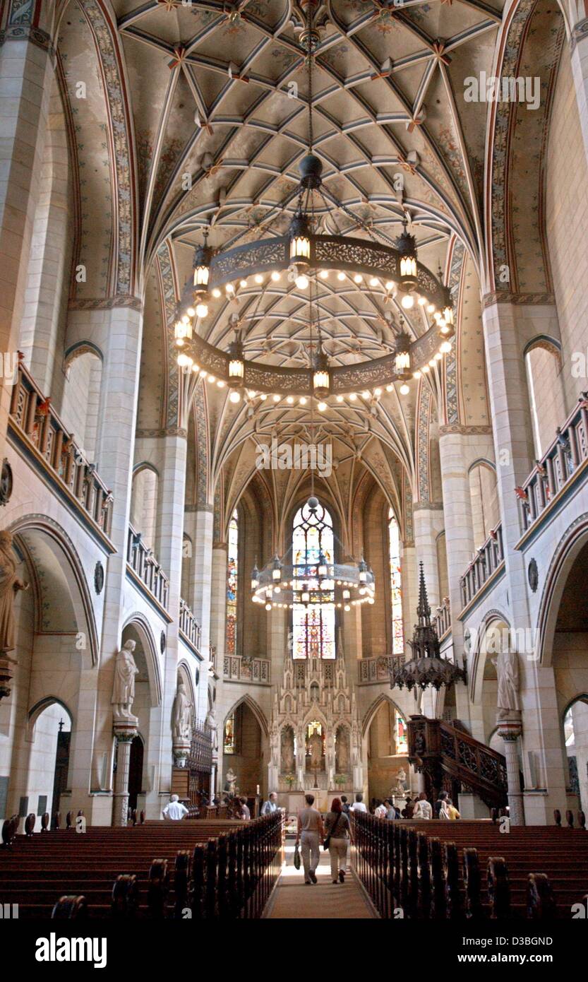 (dpa) A view into the Schlosskirche (castle church) in Wittenberg