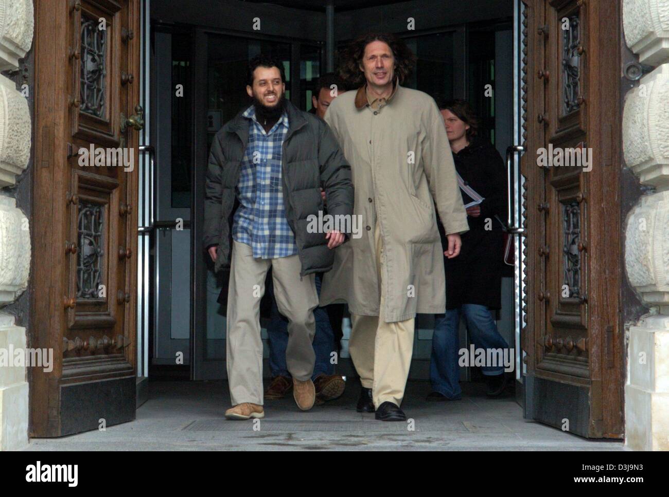 (dpa) Moroccan Mounir AlMotassadeq (L) together with his lawyer