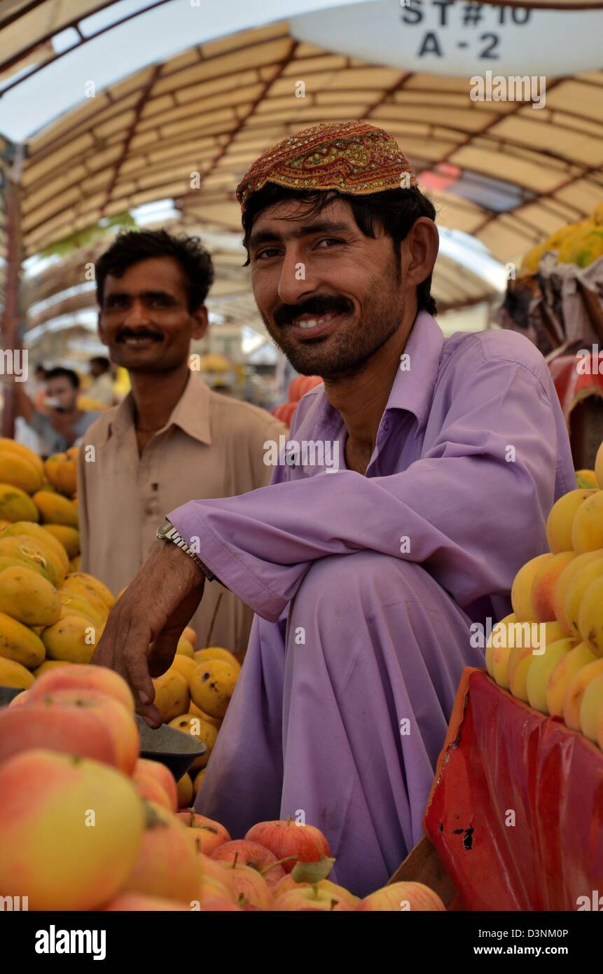 Fruit seller at Sunday Bazaar stall in Karachi, Pakistan Stock Photo
