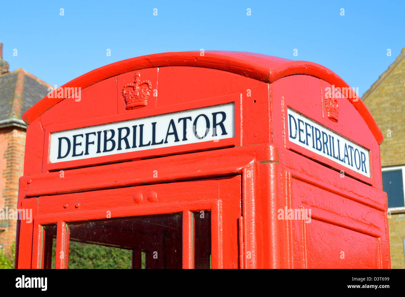 phone-box-changed-to-defibrillator-sign-in-red-k6-telephone-kiosk-D3T699.jpg