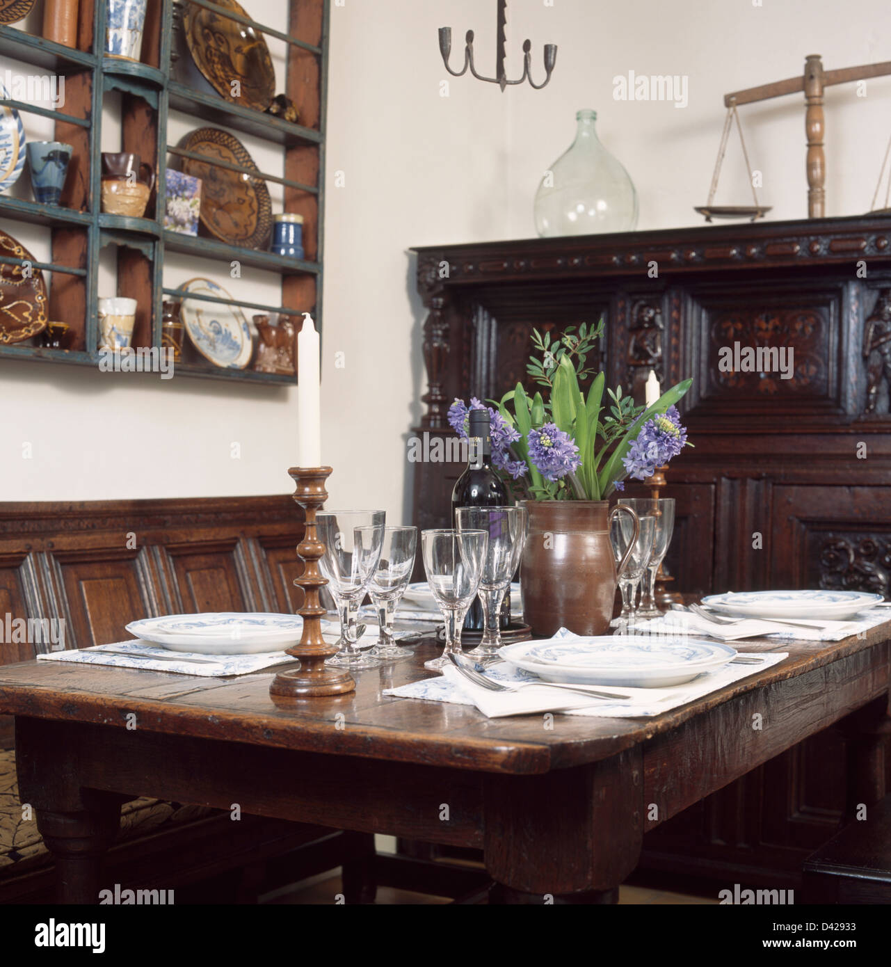 Oak panelled wall in traditional dining room with oak settle and ... Oak panelled wall in traditional dining room with oak settle and ...