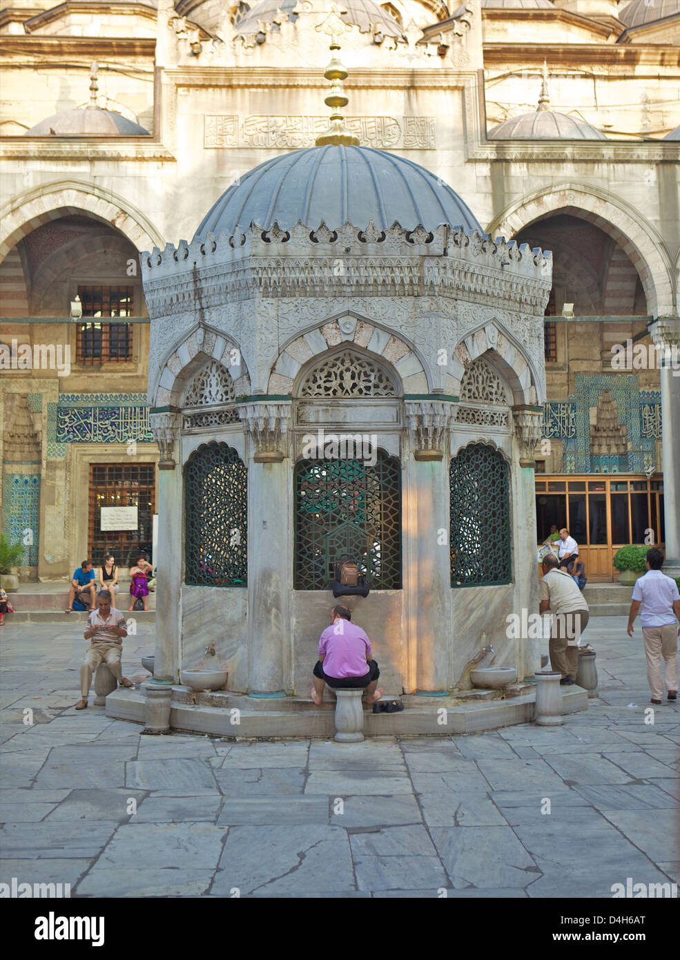 The Yeni Camii New Mosque Istanbul Turkey Eurasia Stock Photo Alamy