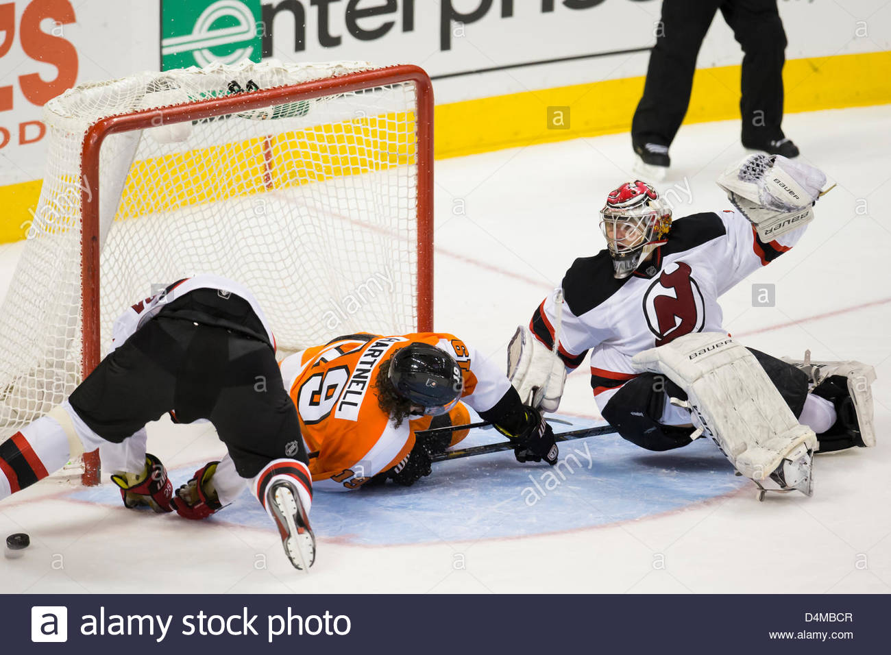 march 15 2013 new jersey devils goalie johan hedberg 1 looks devils flyers 2013