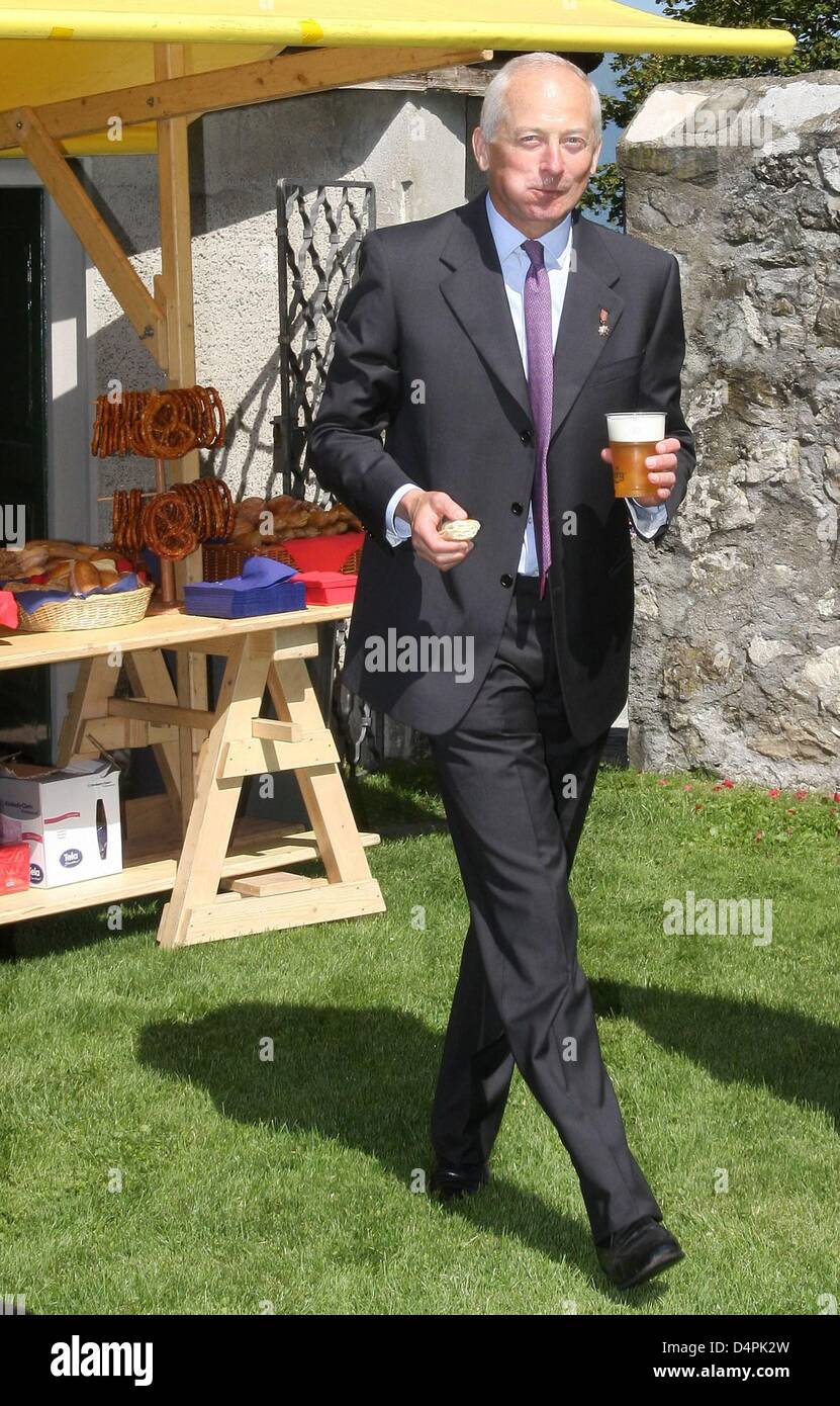 Hans-Adam II Prince of Liechtenstein has a beer during the Stock Photo