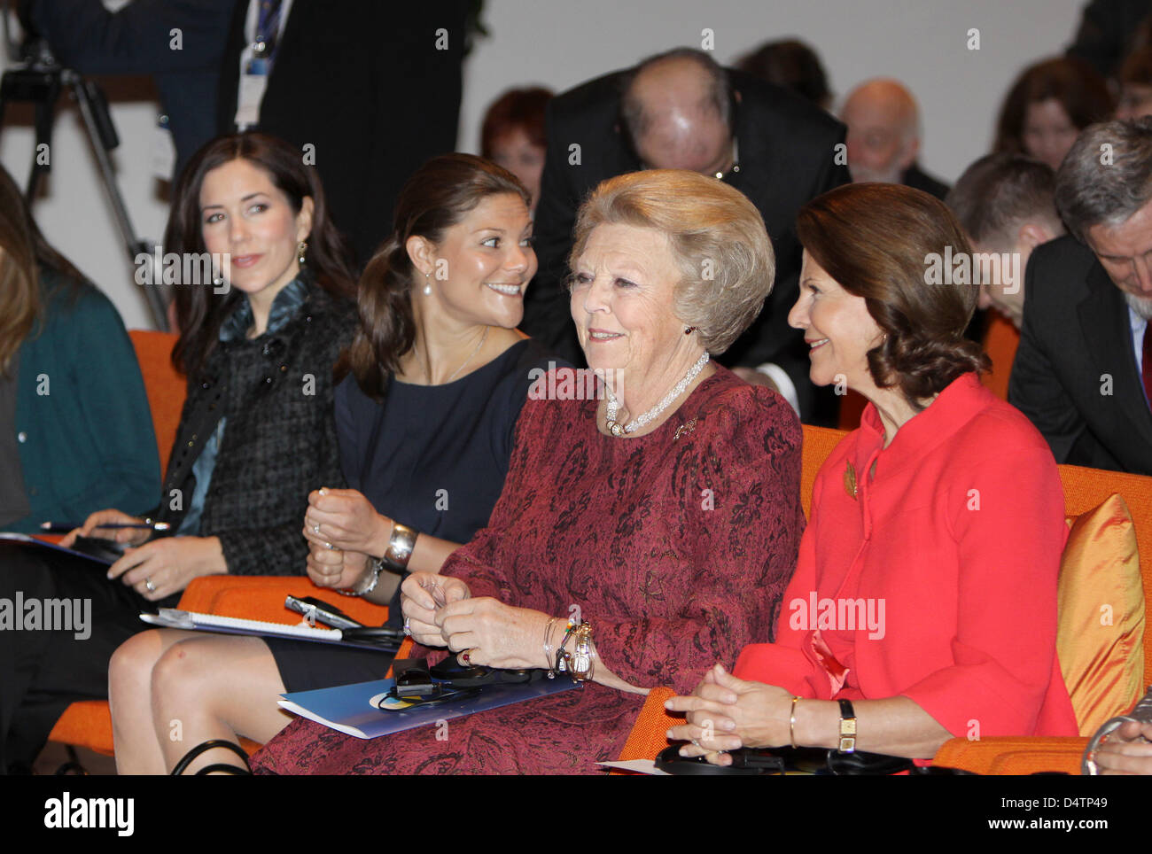 l-r-princess-mary-of-denmark-crown-princess-victoria-of-sweden-queen-D4TP49.jpg