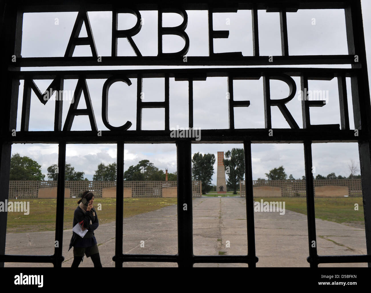 Arbeit macht frei pronunciation image