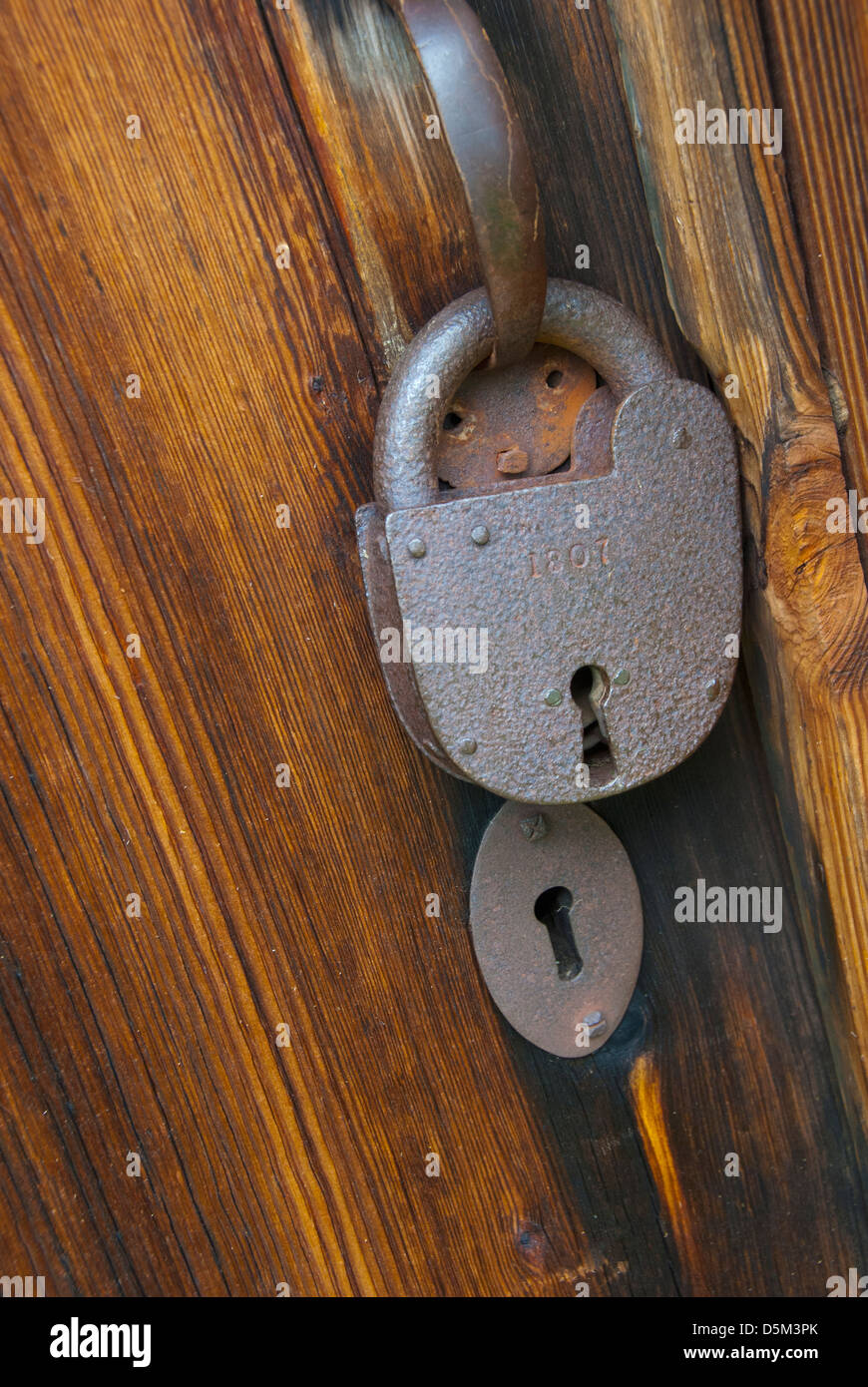 Padlock On Wooden Cabin Zebulon Baird Vance Birthplace Stock Photo Alamy