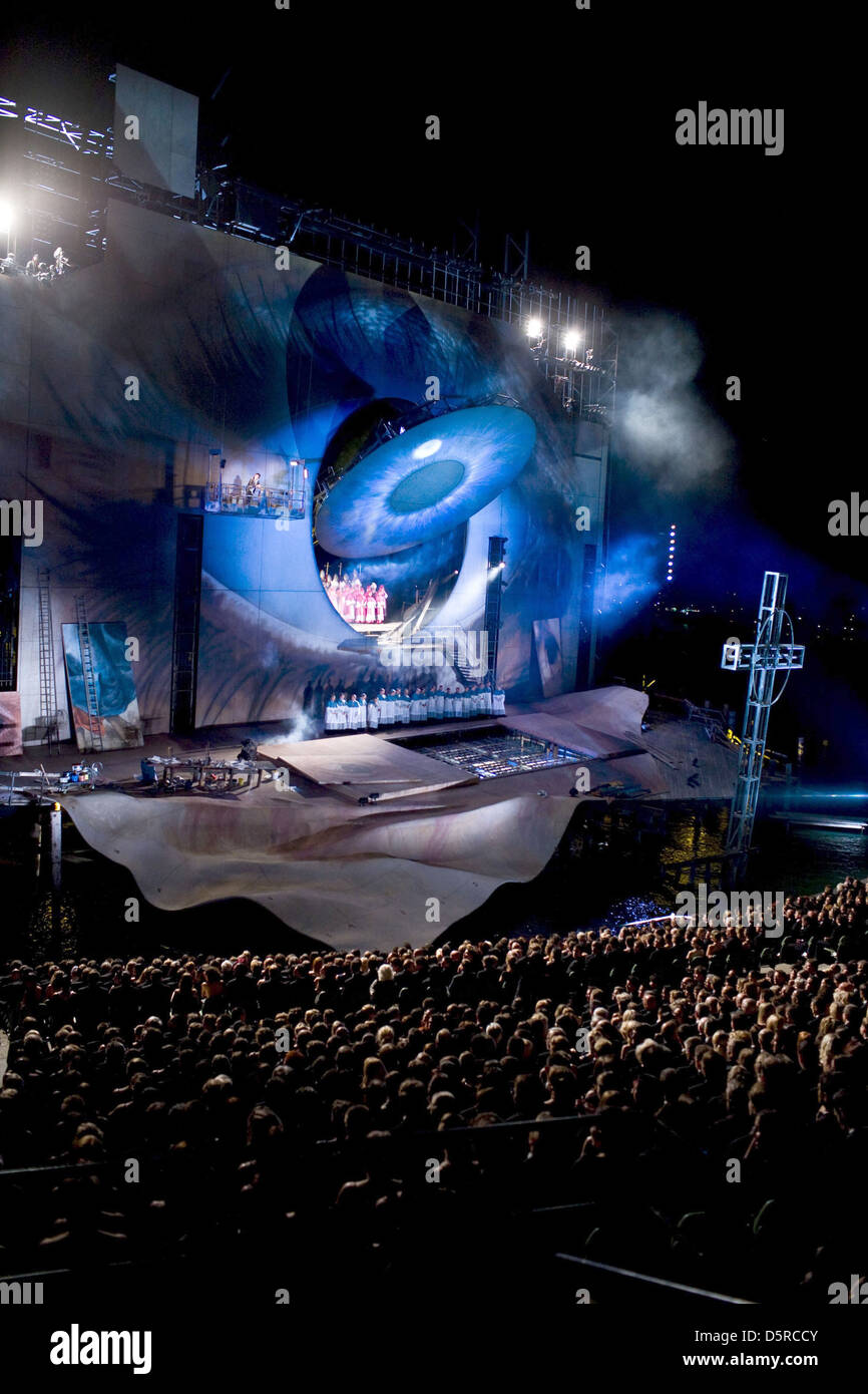 BREGENZ FLOATING OPERA STAGE & AUSTRIA JAMES BOND QUANTUM OF SOLACE Stock Photo 55219051 Alamy