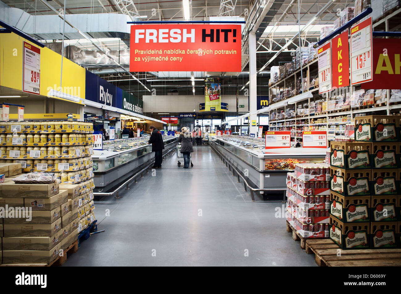 Makro, shop, sign FRESH HIT!, shopping zone Pruhonice - Cestlice Stock ...