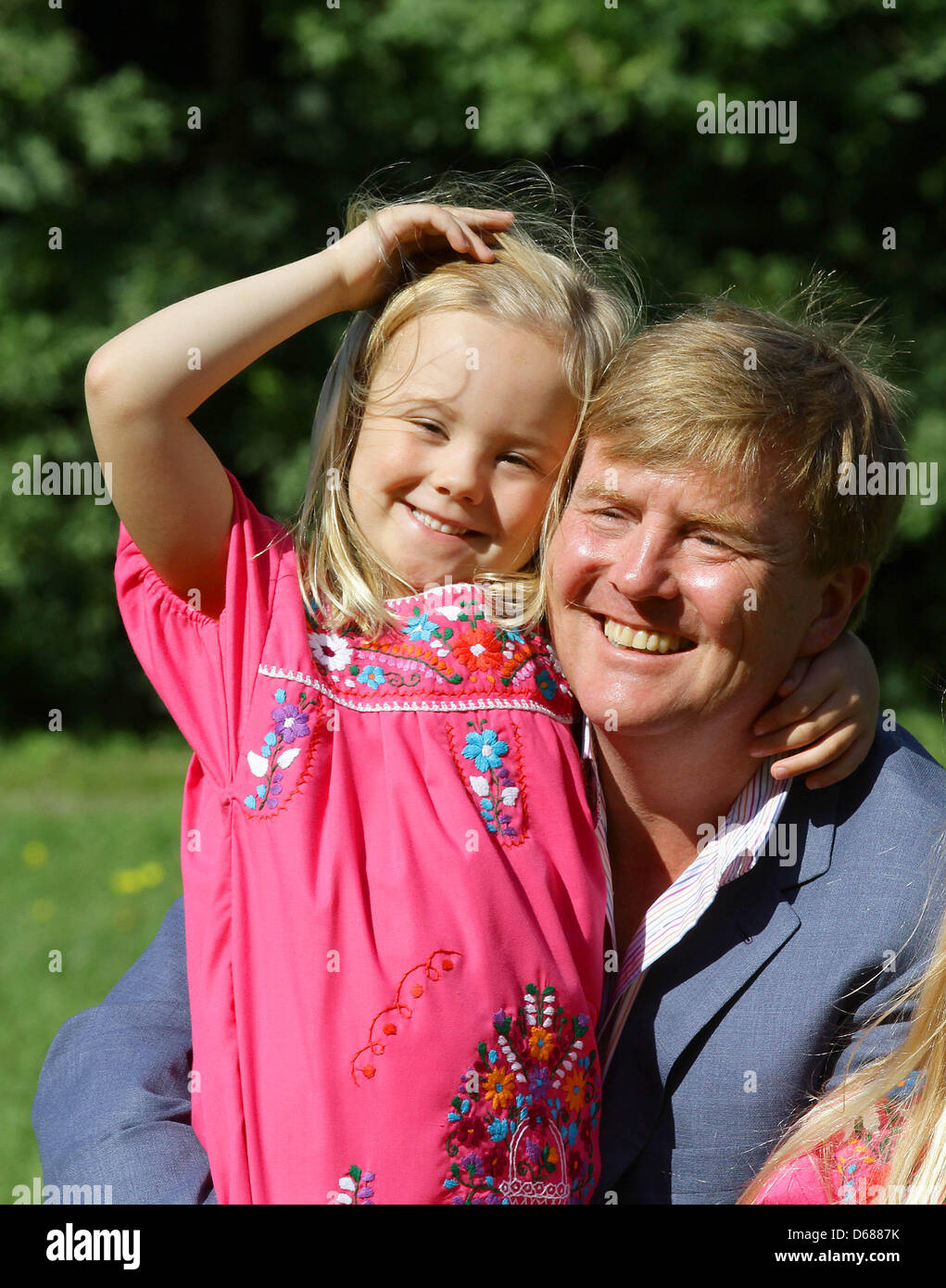 Dutch Crown Prince Willem Alexander Pposes With His Daughter Princess