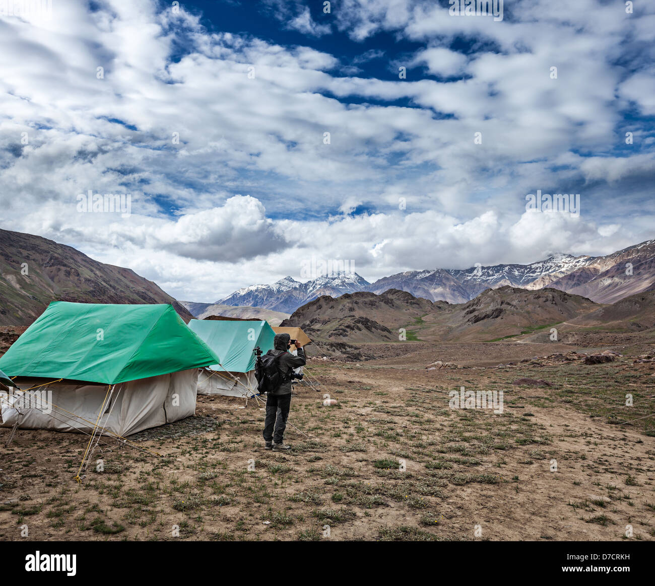 Photographer_taking_photos_in_Himalayas_