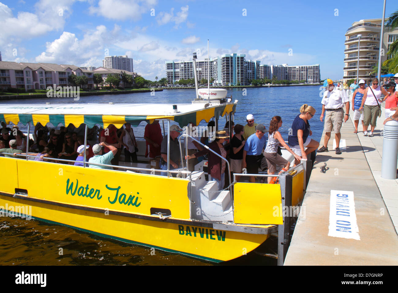 How do you order a taxi in Fort Lauderdale?