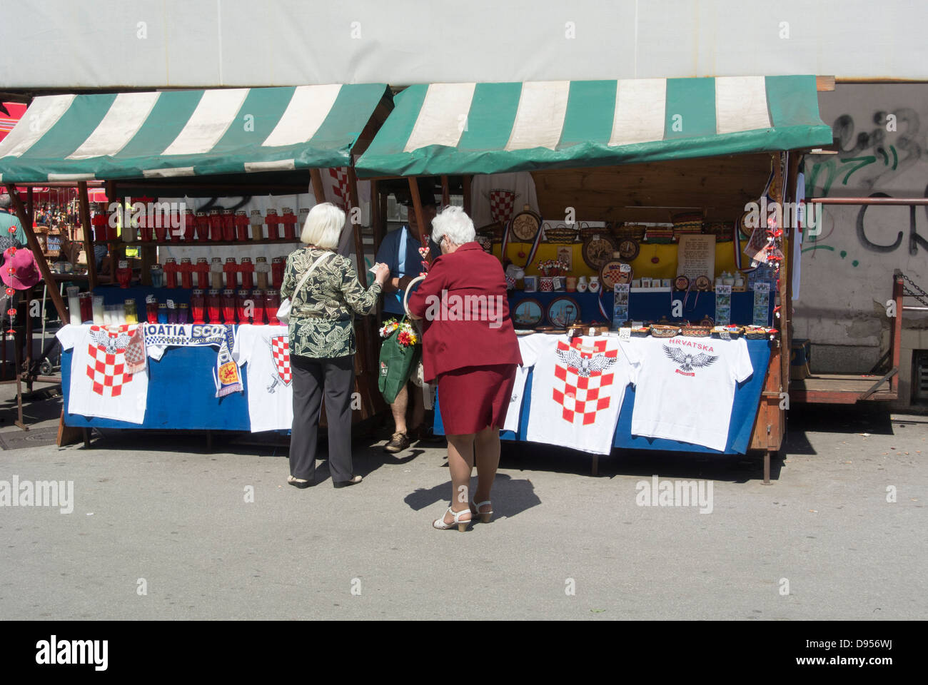 tourist-buy-croatian-souvenirs-dolac-market-place-zagreb-croatia-D956WJ.jpg