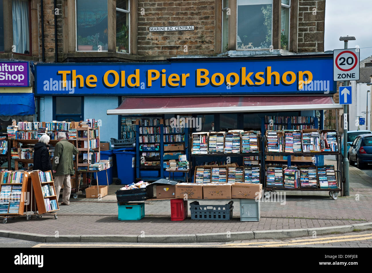 Old Bookstore Woman Hi Res Stock Photography And Images Alamy