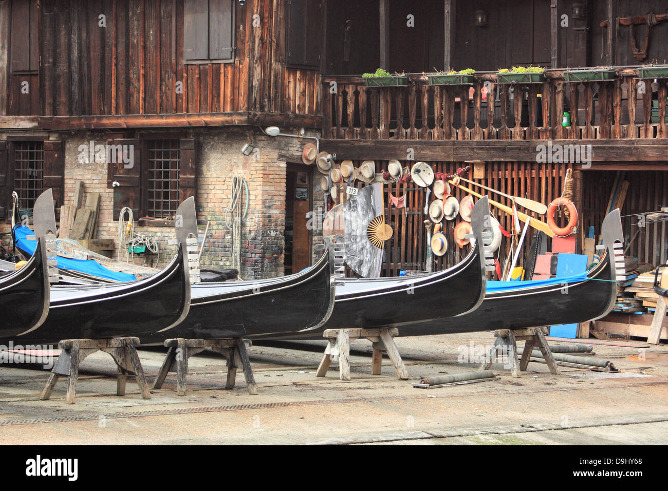 Venetian Gondola Workshop Hi Res Stock Photography And Images Alamy