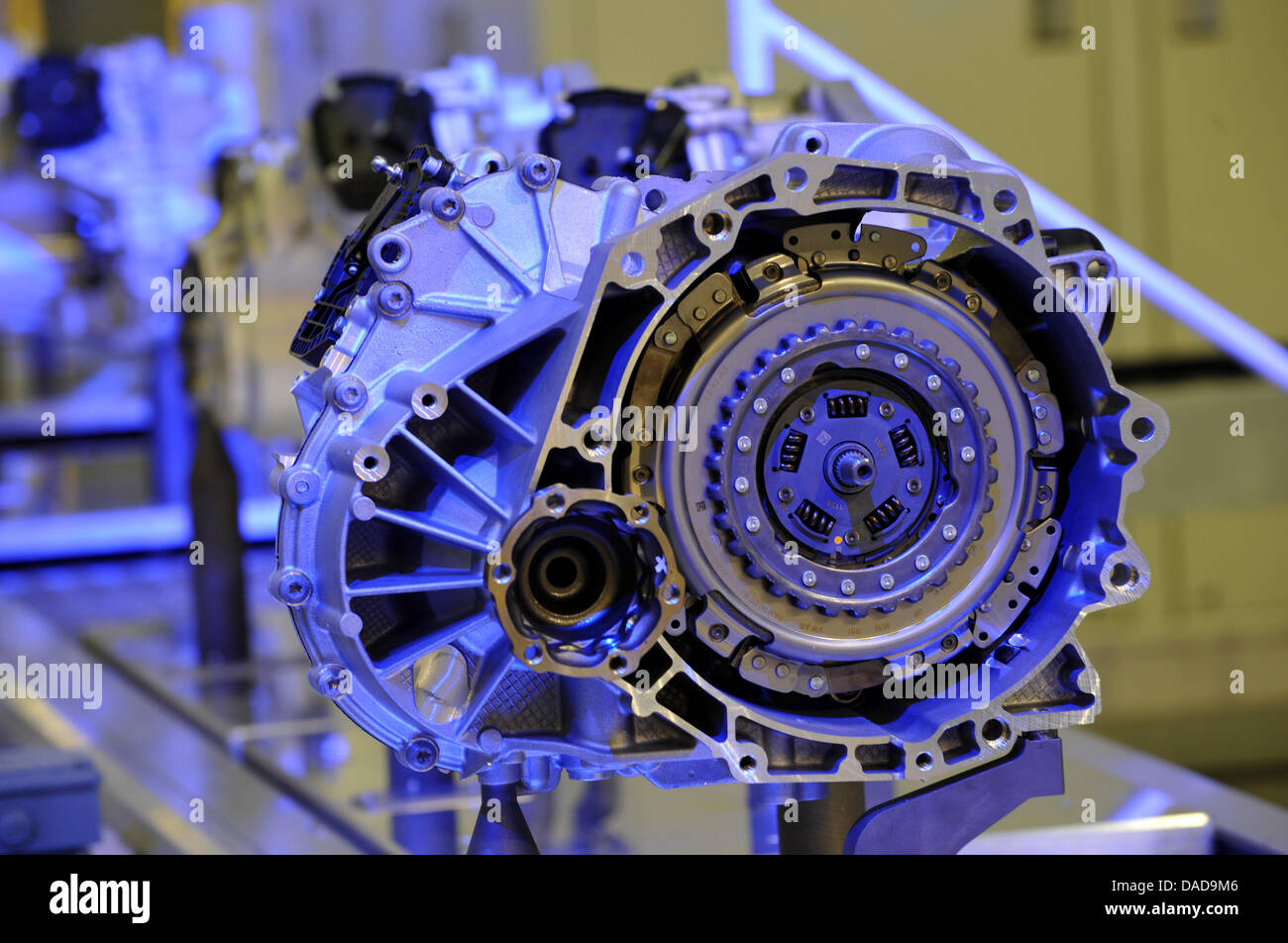 Dual clutch transmissions of type DQ 200 are transported on a band