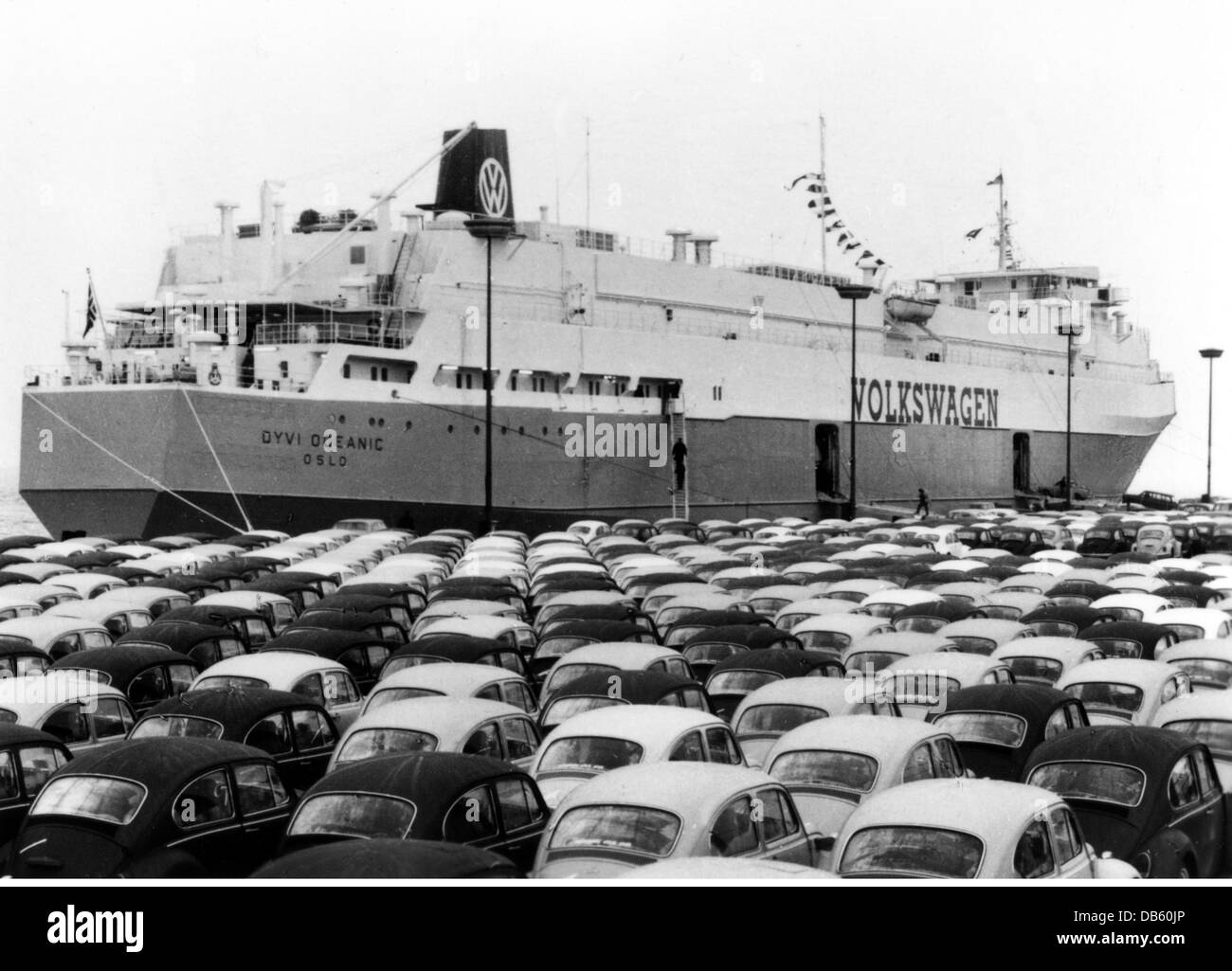 industry, cars, Volkswagen works in Emden, West Germany, VW Beetle