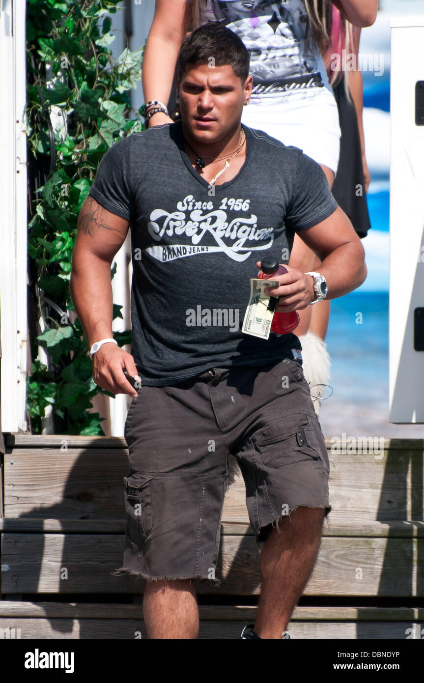 Jersey Shore Ronnie Ortiz Magro Ronnie Ortiz Magro Outside the