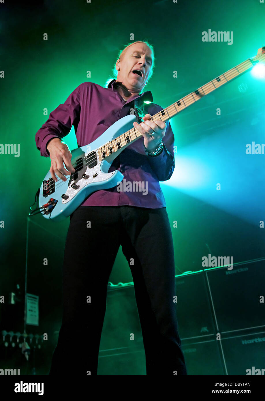 Billy Sheehan Mr Big Performing At Manchester Academy 2 Manchester