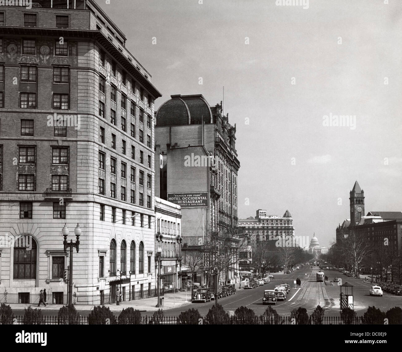 1940s WASHINGTON DC PENNSYLVANIA AVENUE WITH CAPITOL BUILDING AT END