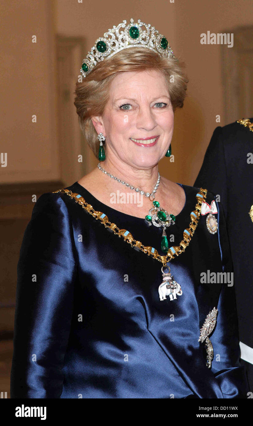 queen-anne-marie-queen-margrethe-ii-of-denmark-marks-the-40th-anniversary-DD11WX.jpg