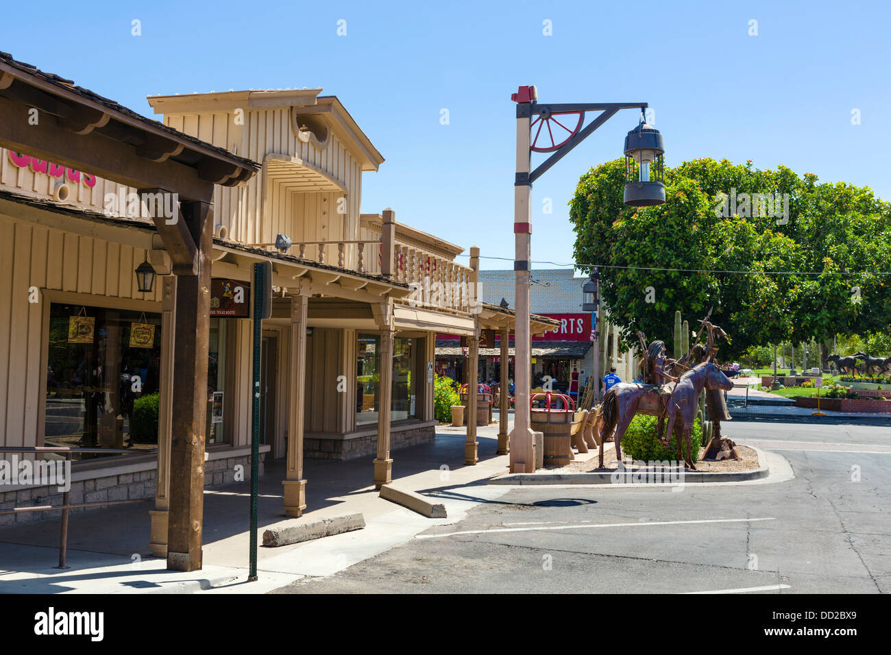 shops-on-e-main-street-in-old-town-scottsdale-arizona-usa-stock-photo