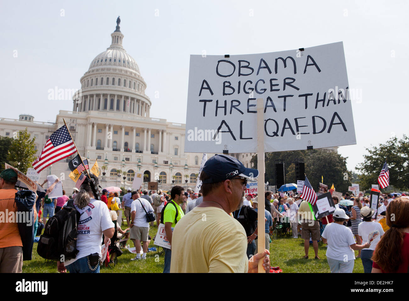 http://c8.alamy.com/comp/DE2HK7/tea-party-activists-gather-on-capitol-hill-to-protest-against-obamacare-DE2HK7.jpg