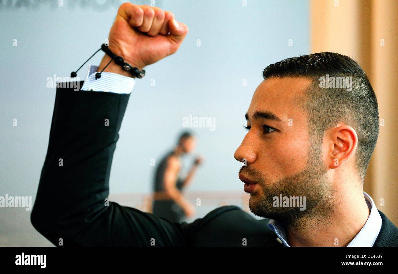 Boxer Hamid Rahimi gestures during the presentation of his book &#39;Hamid Rahimi - The Story of a Fighter&#39; at a press conference in Hamburg, Germany, ... - hamburg-germany-11th-sep-2013-boxer-hamid-rahimi-gestures-during-the-DE463Y