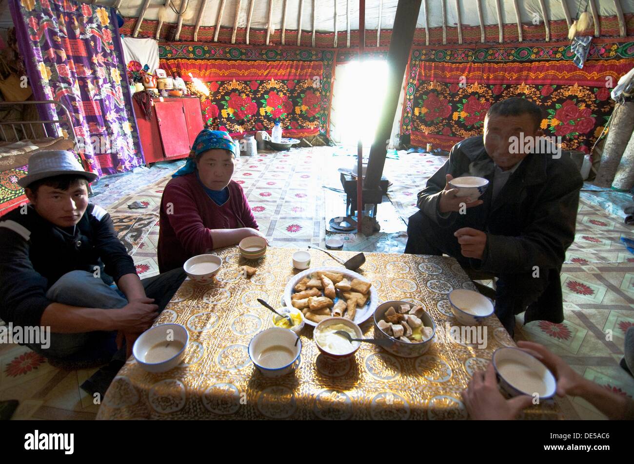 hospitality-by-kazakh-people-lunch-and-t