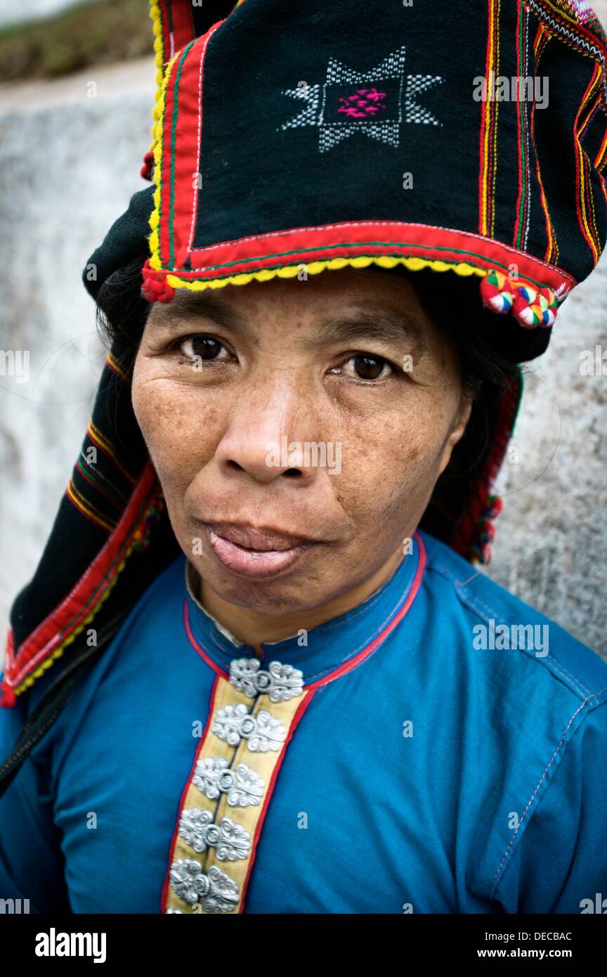 Preview. <b>Tai Dam</b>. - tai-dam-ethnic-minorit-market-woman-portrait-luang-prabang-north-laos-DECBAC