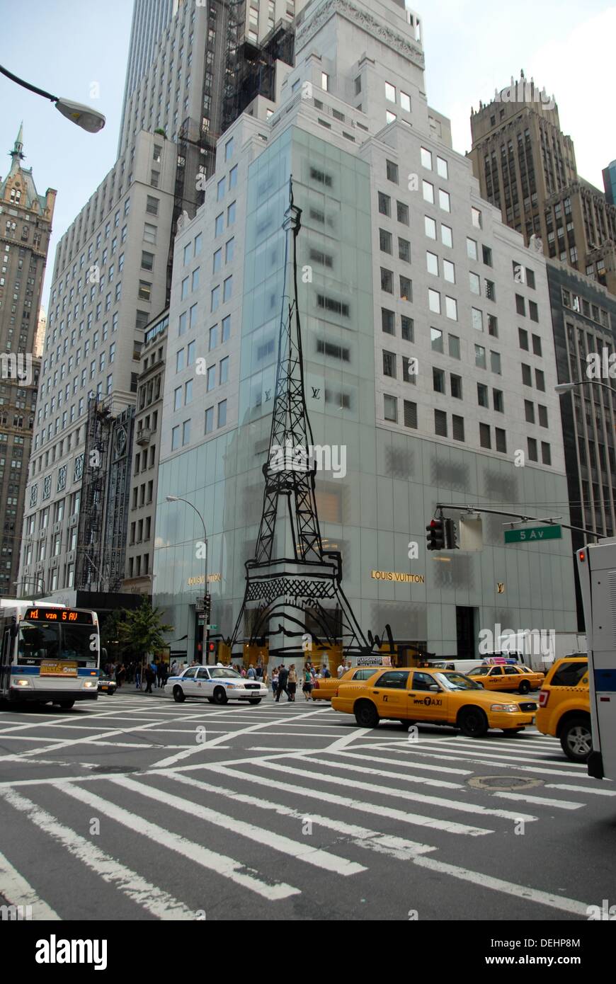 Louis Vuitton shop at One East 57th Street at Fifth Avenue. Midtown Stock Photo, Royalty Free ...