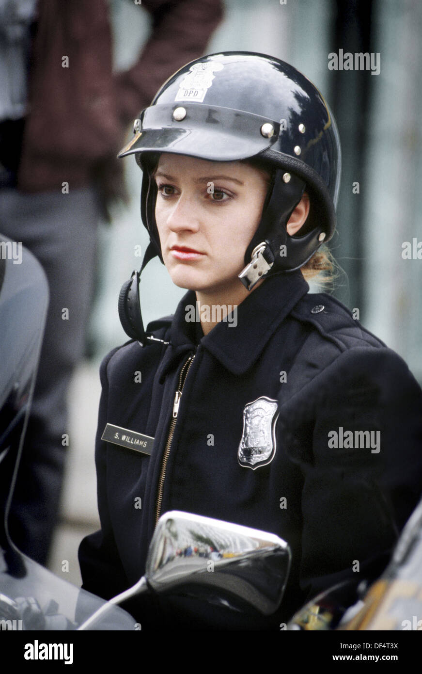 Homemade usa female police officer fucks her black nerd bf 10