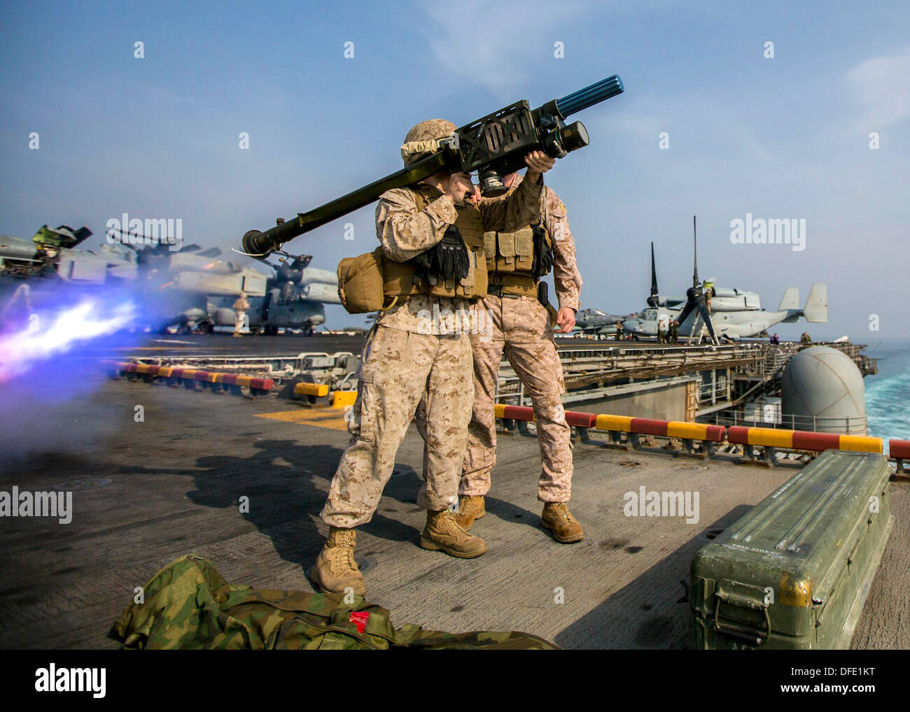 us-marines-fire-a-stinger-shoulder-launched-anti-aircraft-missile-DFE1KT.jpg