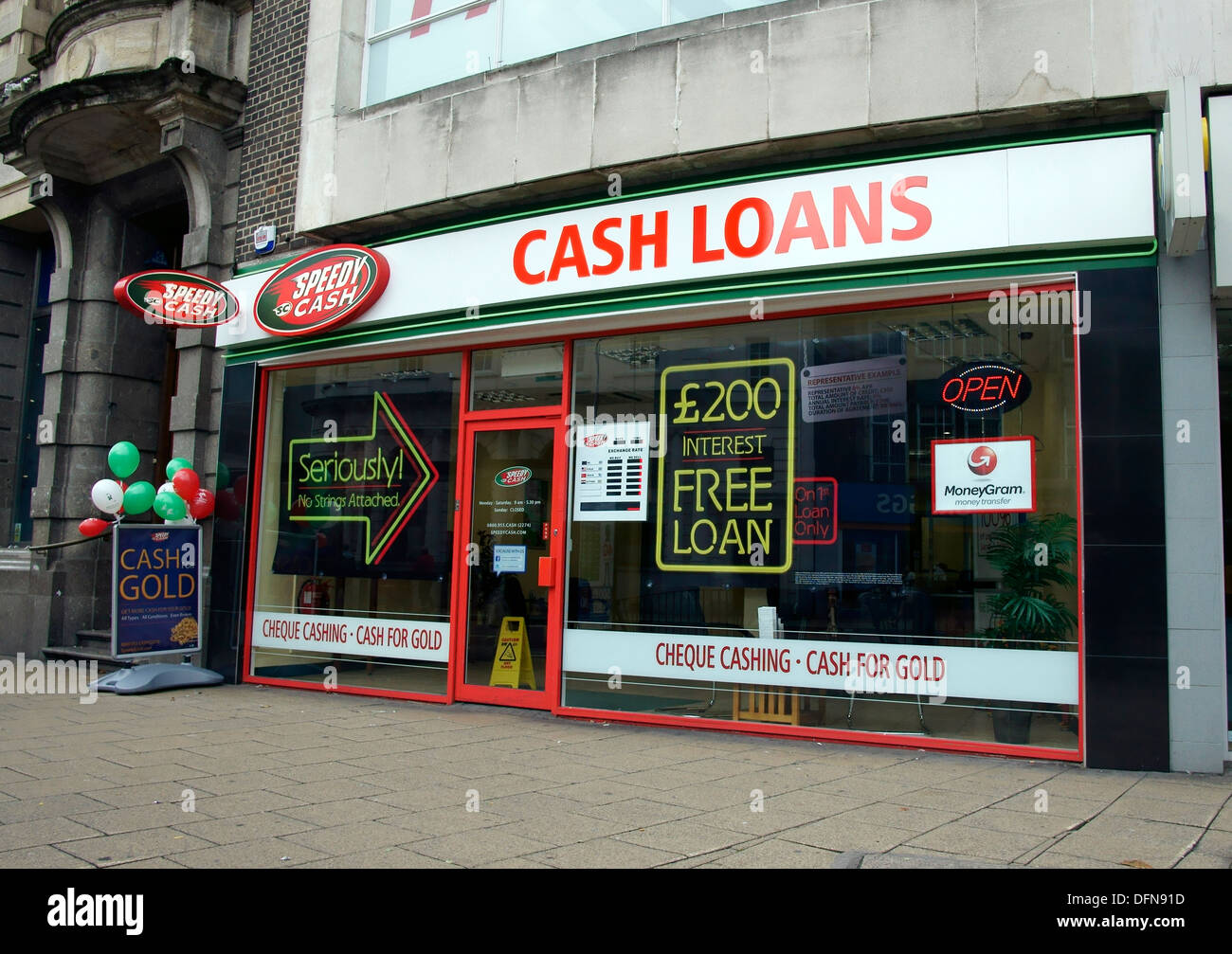 Speedy Cash, cash loans. Commercial Road, Portsmouth Stock Photo, Royalty Free Image: 61319033 ...