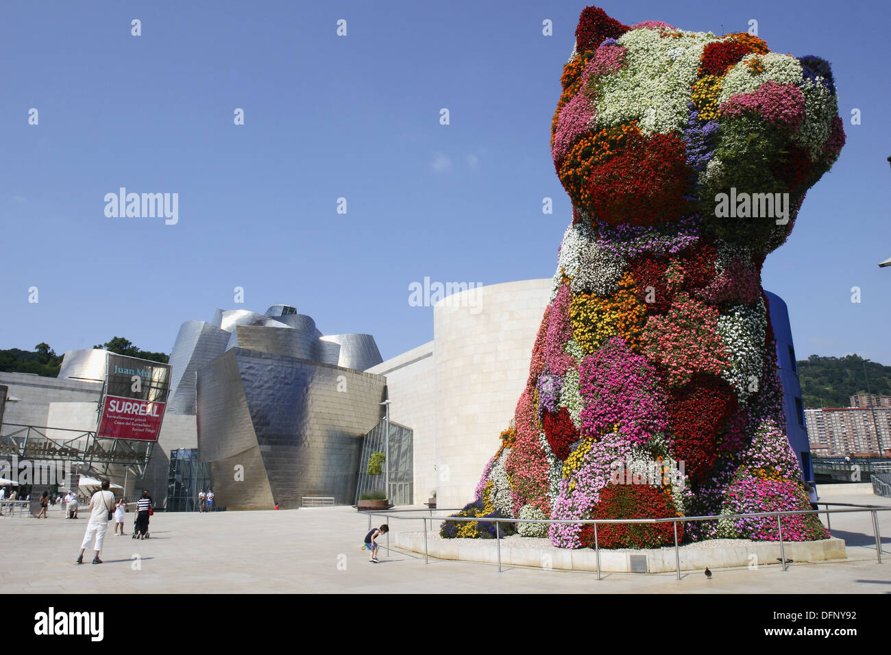 ´Puppy´ sculpture by Jeff Koons in front of the Guggenheim Museum by