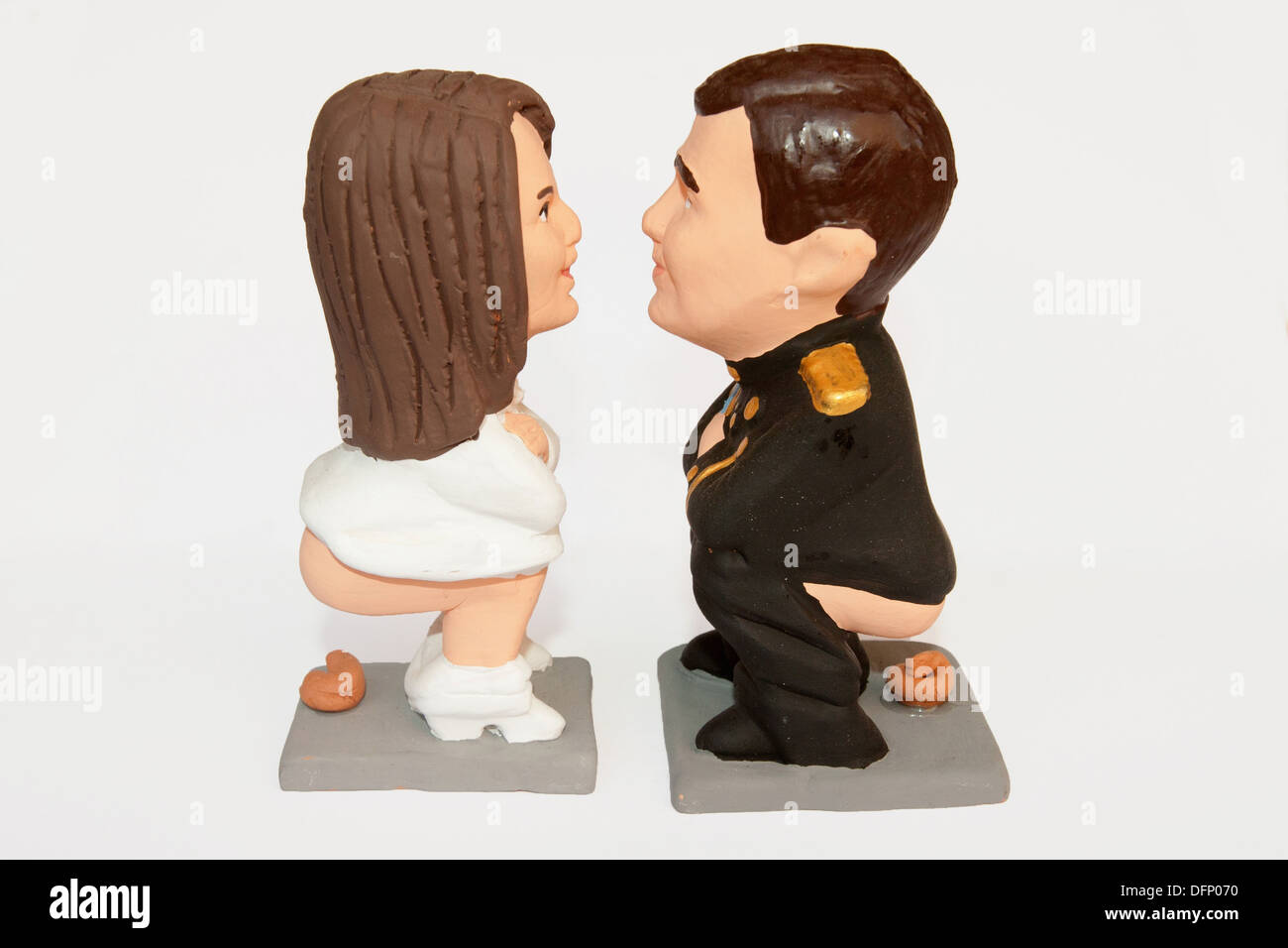 felipe-prince-of-asturias-and-spouse-letizia-as-caganers-typical-figures-DFP070.jpg