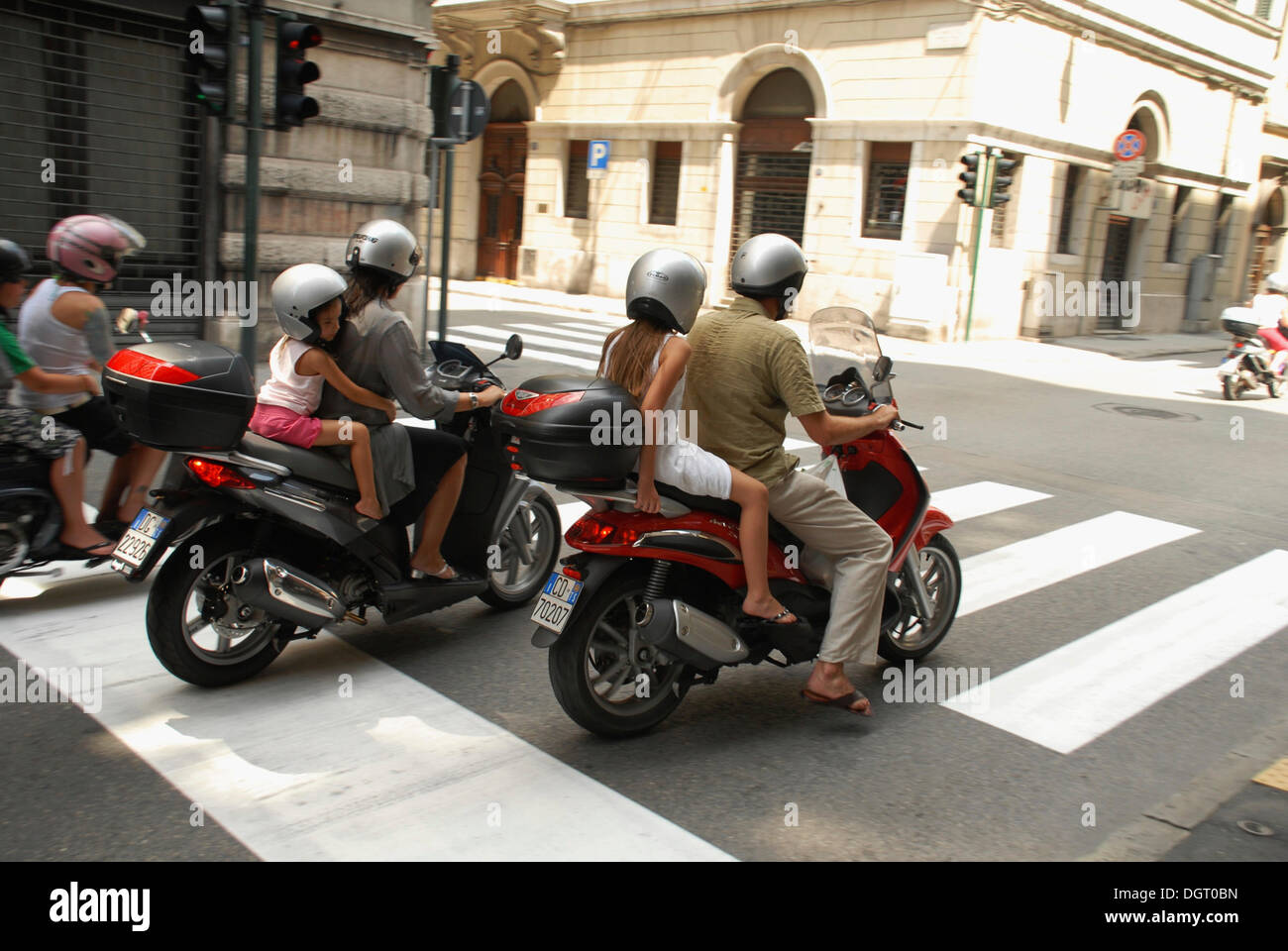 motor-scooters-in-the-city-centre-of-trieste-italy-europe-DGT0BN.jpg